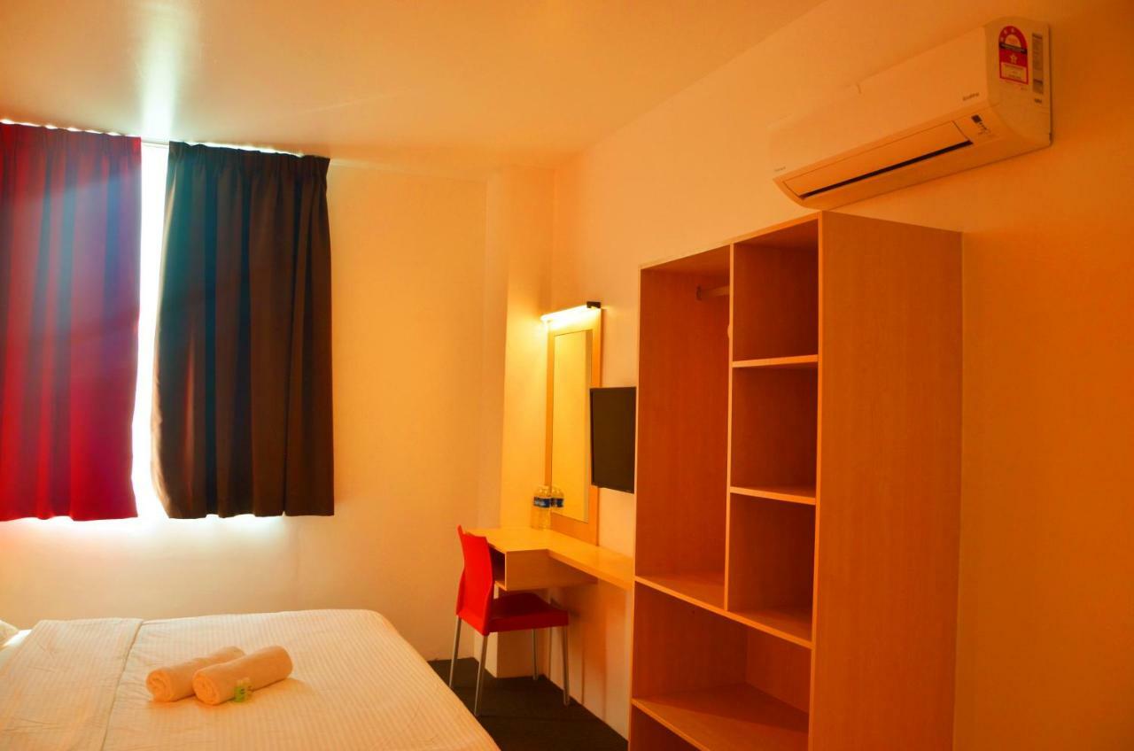Hotel Jeti Tg Gemok Padang Endau Bagian luar foto